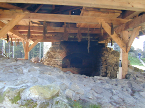 Hrad Orlík - hradní kuchyně s původní a dodnes funkční chlebovou pecí